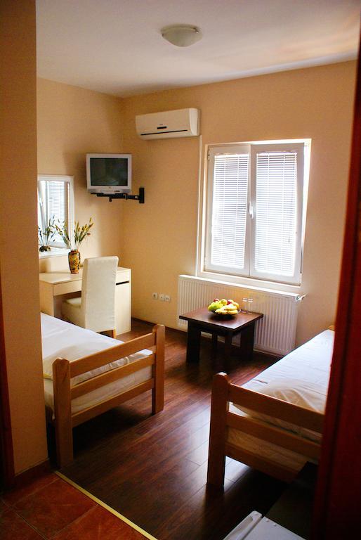 Guest House Villa Mir Kragujevac Eksteriør billede
